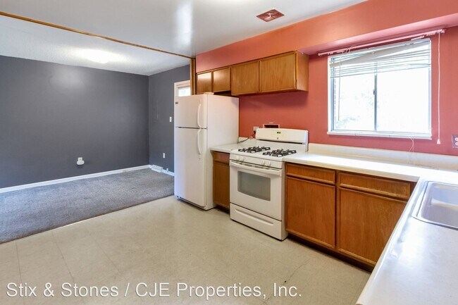 Building Photo - 3 br, 2 bath House - 489 Toledo St.