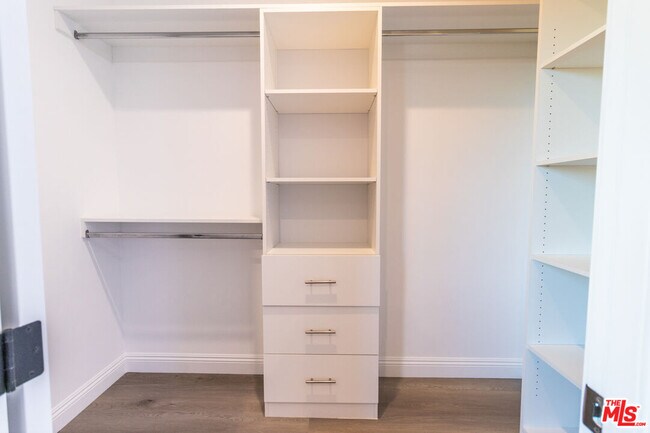 Foto del edificio - 5325 Ben Ave