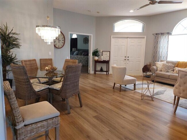 Foto del edificio - 6183 Bear Creek Ct