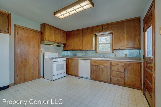 Building Photo - 3 br, 2 bath House - 1011 Woodland Dr