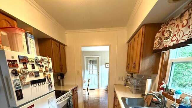 Building Photo - 707 W Iowa St