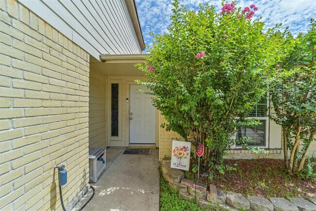 Foto del edificio - 2122 Clemson Dr