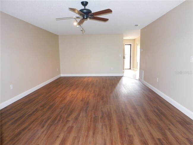 Building Photo - 1801 1801 E Lake Rd