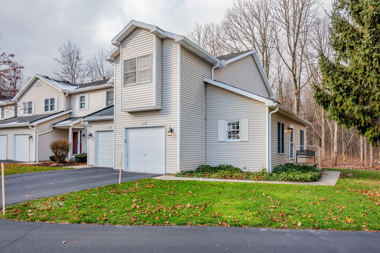 Primary Photo - 659 Strand Pond Cir