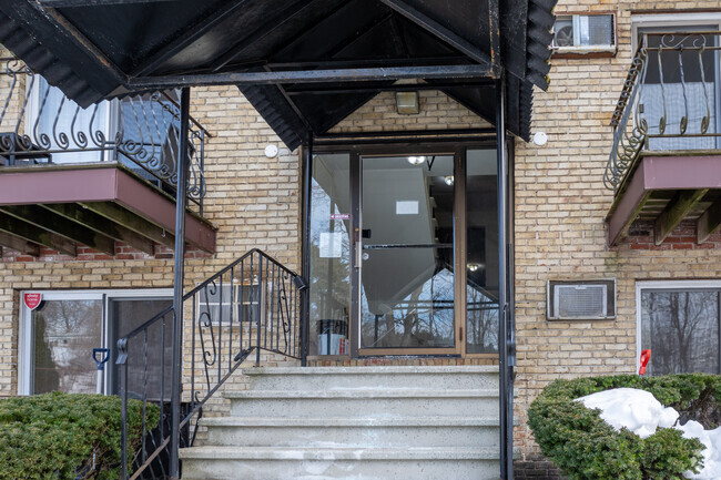 Entrance - 81 High St