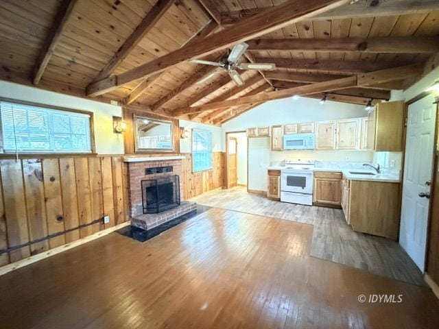 Building Photo - Large Studio Unit in Town w/ Fireplace and...
