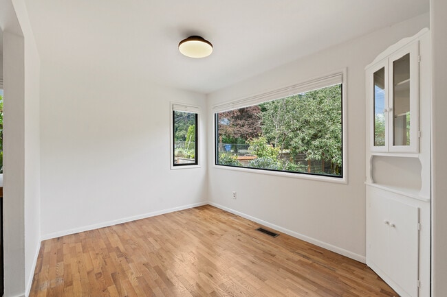 Building Photo - 611 N 143rd St