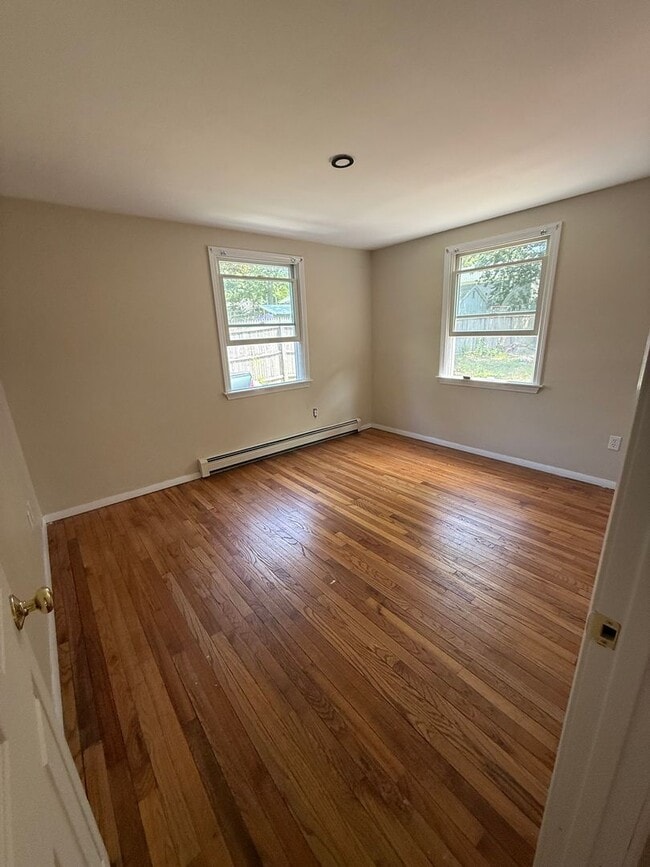 Building Photo - A 2 bedroom one bathroom ranch home in Har...