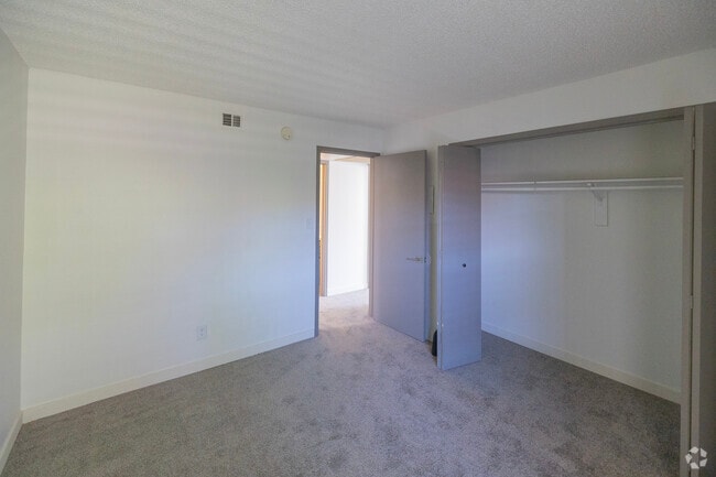 2 BR, 2 BA - 956SF - The June