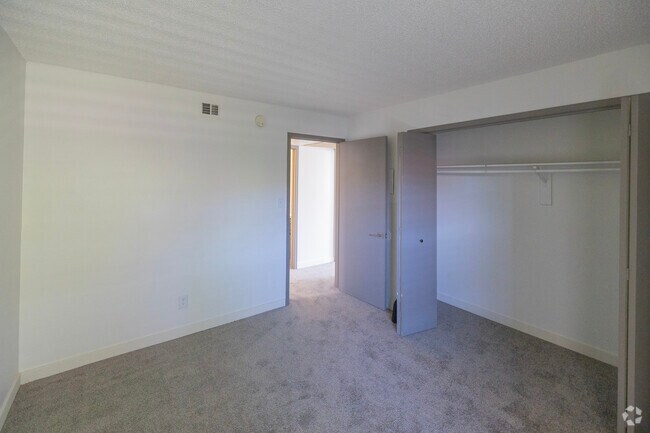 2 BR, 2 BA - 956SF - The June