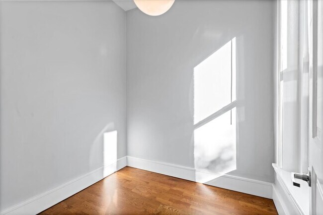 Foto del edificio - 1102 N Wolcott Ave