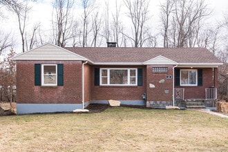 Building Photo - 68 Parsonage St
