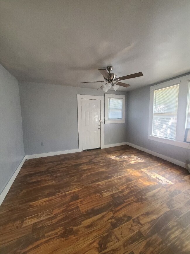Foto del edificio - 307 E Lambert St