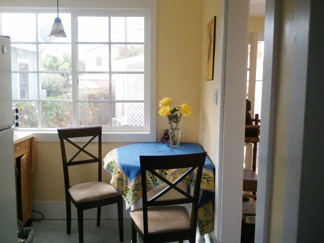 Cocina con zona de comedor - 214 Avenue C