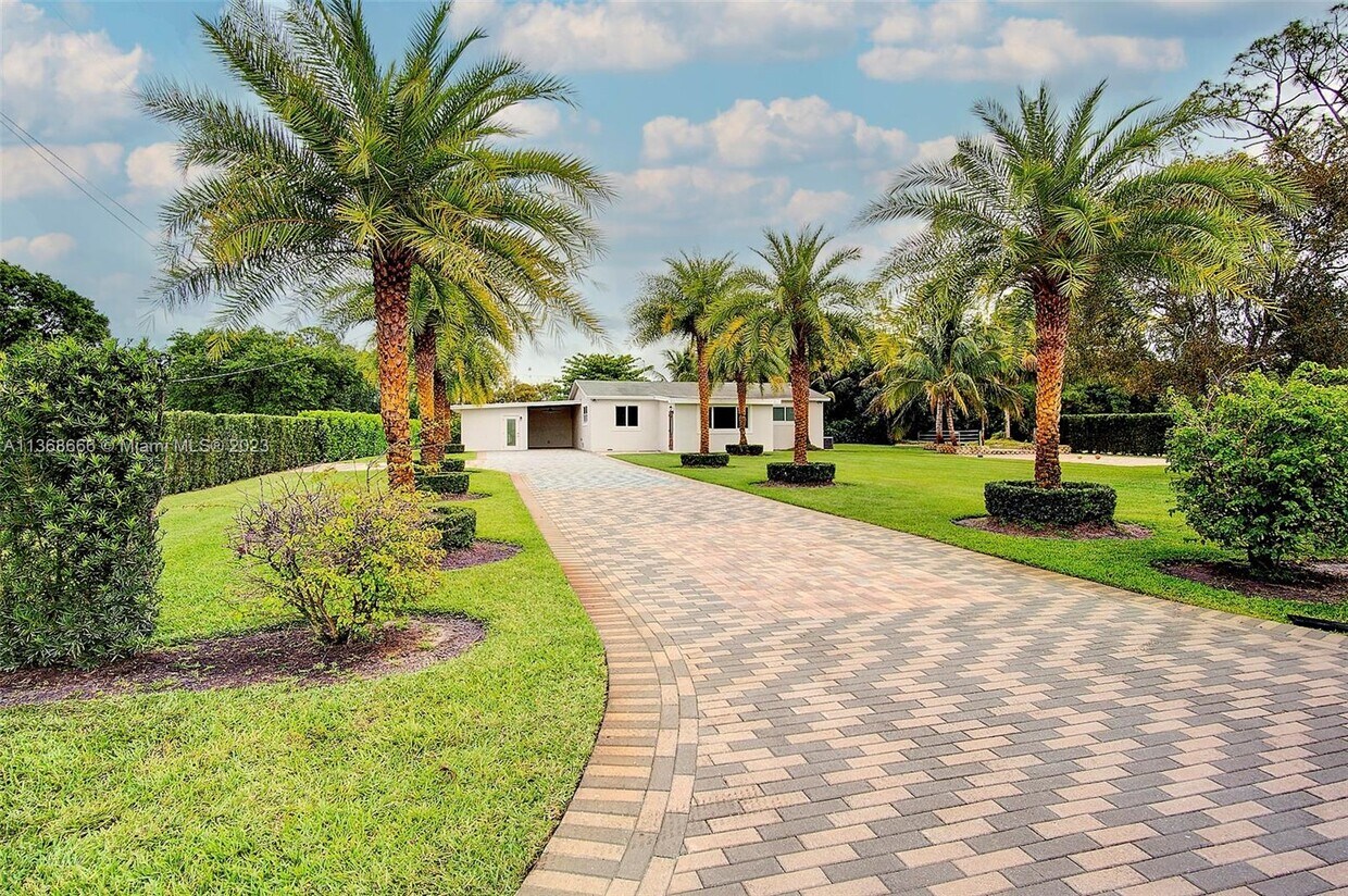 Foto principal - 5488 Fearnley Rd