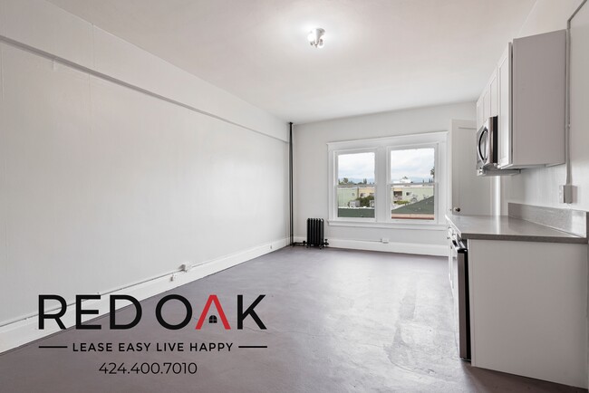 Foto del edificio - ~2 Months FREE~ Sunlit Bachelor with In-Un...