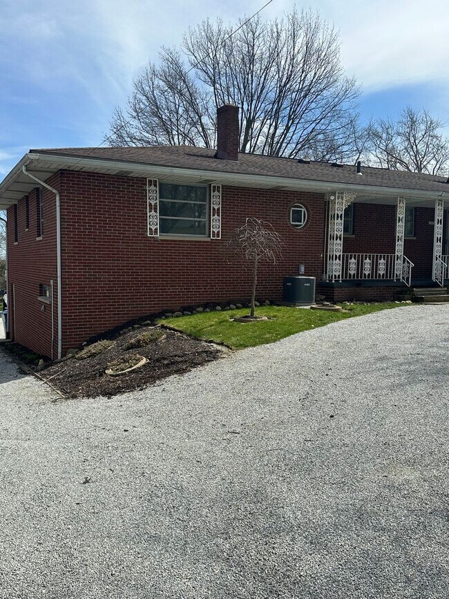 Building Photo - 3323-3327 S Hametown Rd