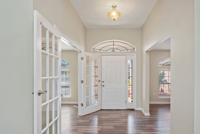 Building Photo - 4 bedroom 2 bathroom