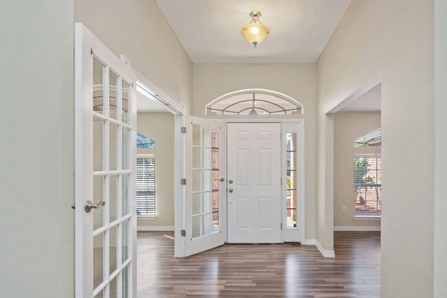 Foto del edificio - 4 bedroom 2 bathroom