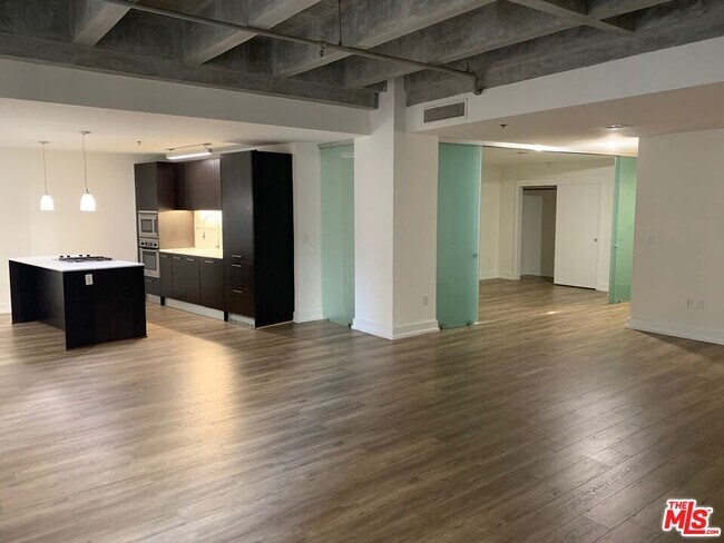 Foto del edificio - 727 W 7th St