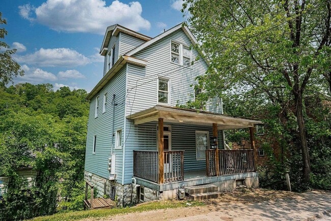 Building Photo - 565 Brockway Ave