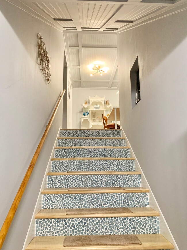 Building Photo - 1636 Larue Ave