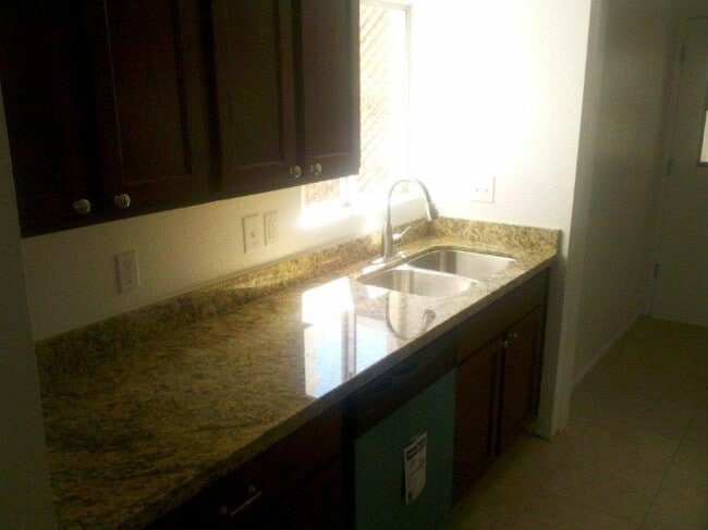 Building Photo - 2 bedroom in PHOENIX AZ 85020