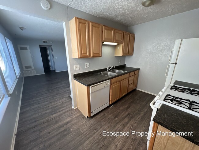 Building Photo - Studio Apartment in High Hollows Condominiums