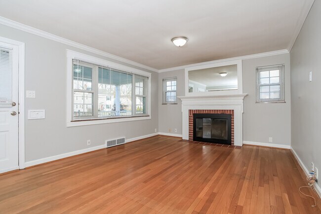 Foto del edificio - Adorable 3 Bedroom Home with Cute Front Porch