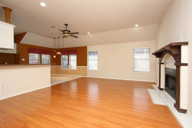 Foto del edificio - 7809 Hightower Dr