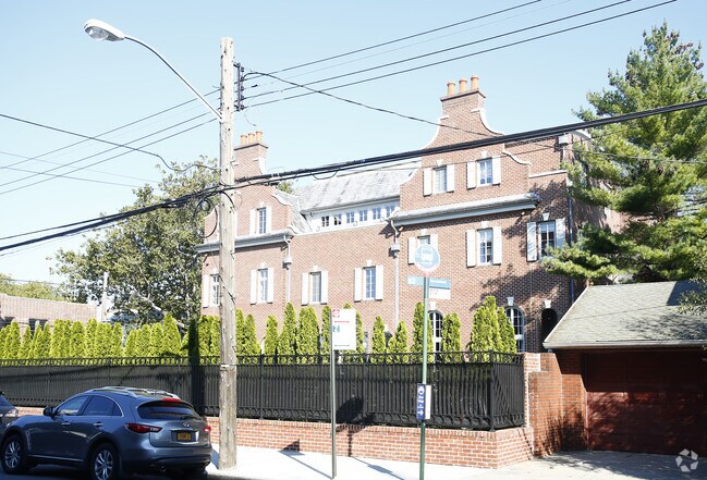 Building Photo - 369 Avenue U