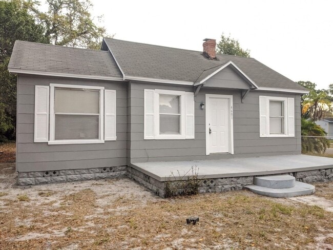Building Photo - Newly Remodeled! Beautiful 2 bedroom/ 1 ba...