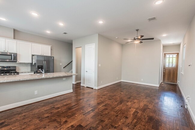 Building Photo - 5431 Camaguey St