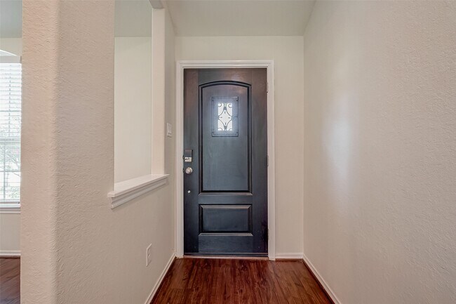 Foto del edificio - 25911 Rustical Rd