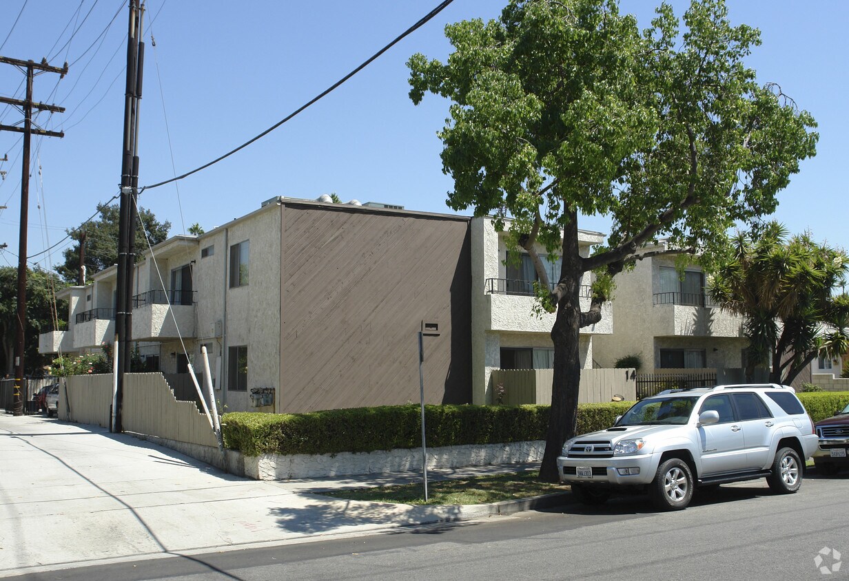 Building Photo - 14 S Almansor St