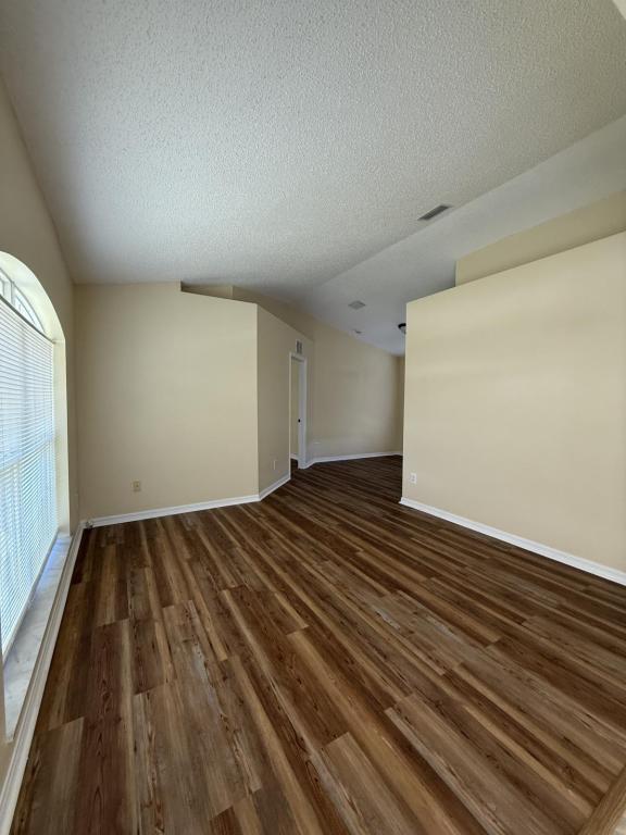 Foto del edificio - 949 Serenade St NW