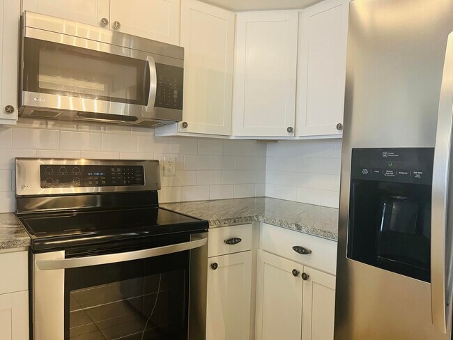 Foto del edificio - 3142 Sir Hamilton Cir