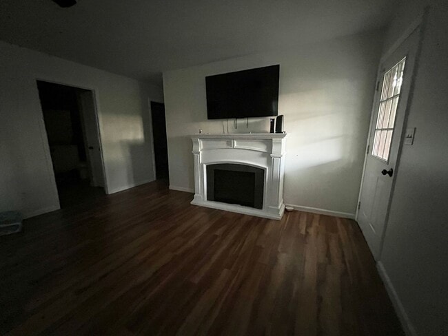 Foto del edificio - 317 Guthrie Dr