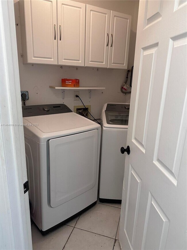 Foto del edificio - 9419 Fontainebleau Blvd