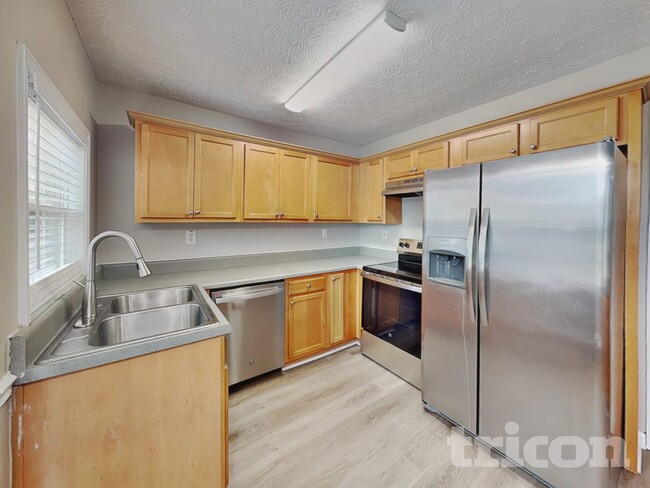 Building Photo - 202 Larson Ln