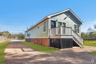 Building Photo - 3042 Opelousas St