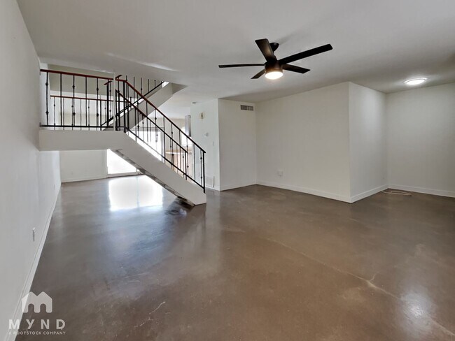 Foto del edificio - 4440 W Solano Dr N