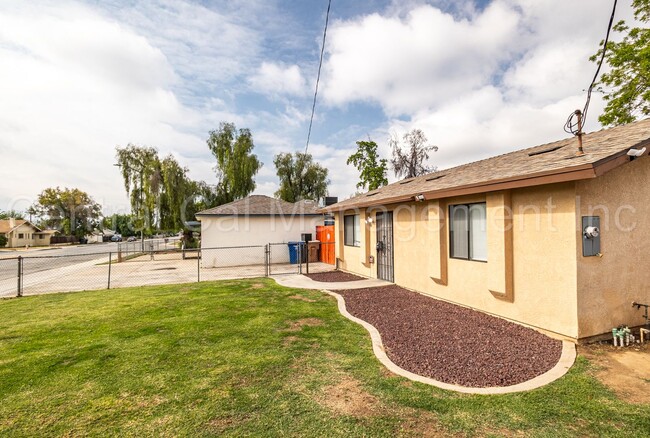 Building Photo - 2 Bedroom/1 Bath Home - $1450 Per Month