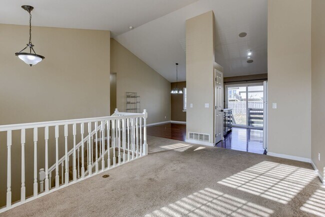 Foto del edificio - Warm & Welcoming 3 Bedroom Near 192nd & Q ...