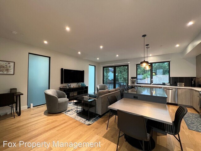 Building Photo - 3 br, 2.5 bath House - 940 North Street Un...