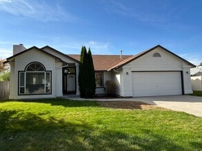Building Photo - 411 N Edgewood Ln
