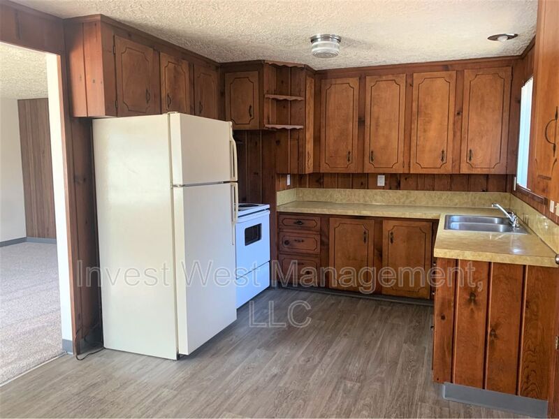 Foto principal - 556 NE Andresen Rd