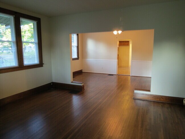Building Photo - 2650 Thorndale Ave
