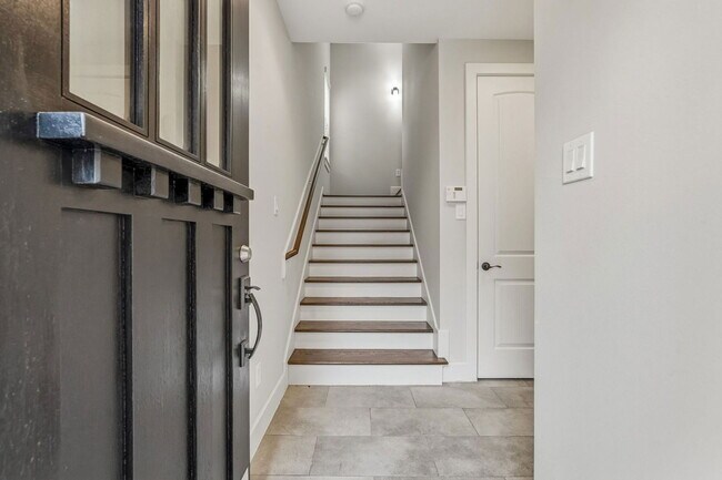 Foto del edificio - 2441 Charleston St