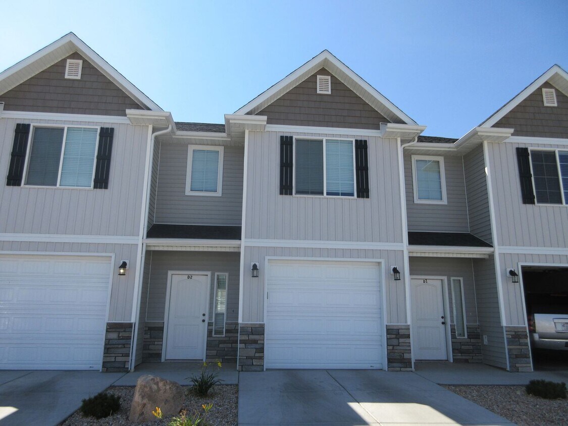 Primary Photo - 3 bedroom, 2 bath - in the heart of Cedar ...